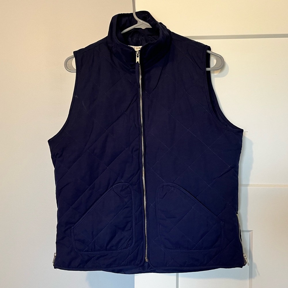 Navy blue vest with zipper sides